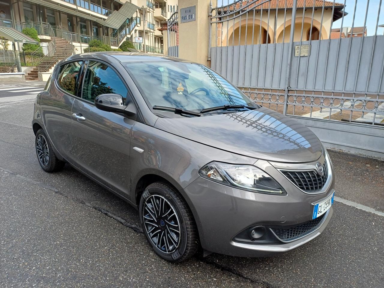 Lancia Ypsilon 1.0 FireFly 5 porte S&S Hybrid Gold