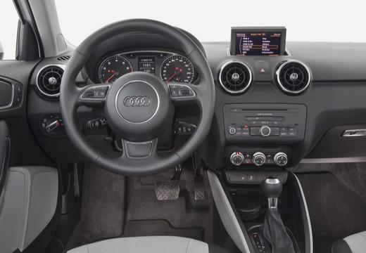 AUDI A1 I 2010 Sportback - A1 Sportback 1.6 tdi Attraction 90cv