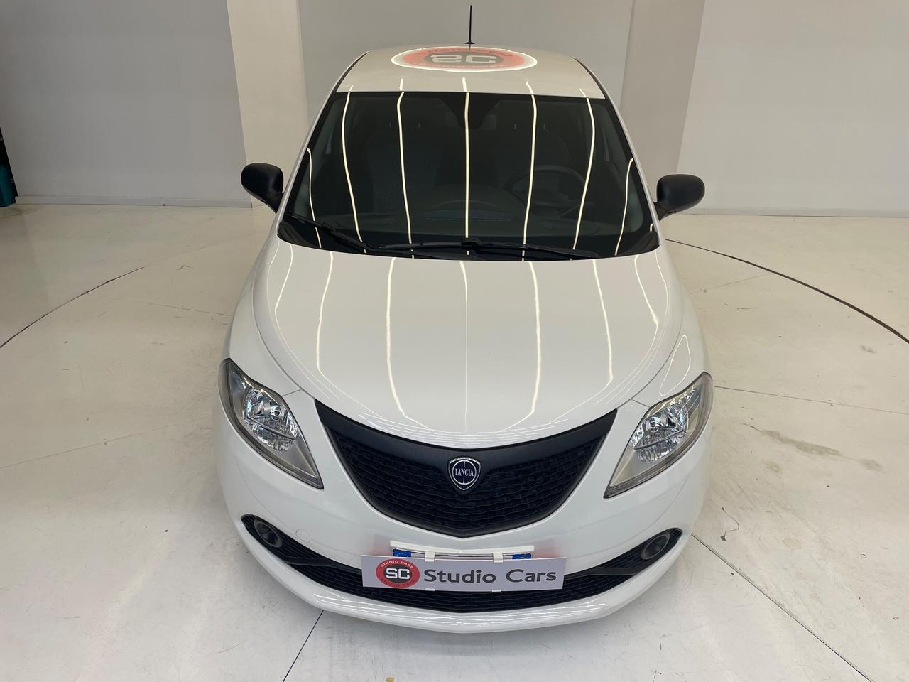 Lancia Ypsilon 1.0 FireFly 5 porte S&S Hybrid Ecochic Silver
