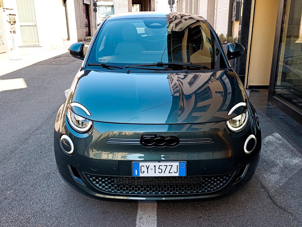 Fiat 500e Giorgio Armani 42 kWh (118cv) praticamente nuova