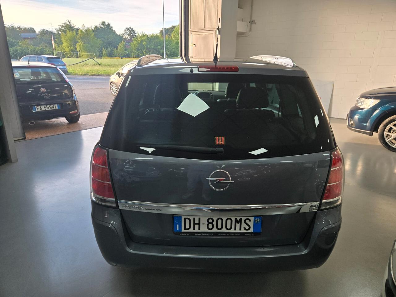 Opel Zafira 1.8 16V VVT Cosmo