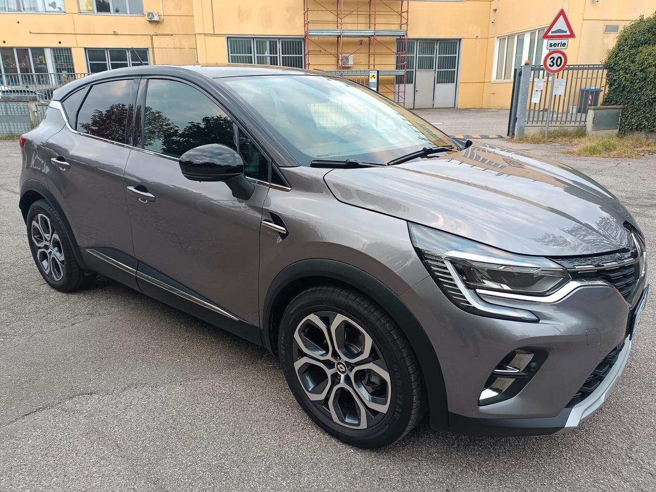 Renault Captur Hybrid 140 CV Techno