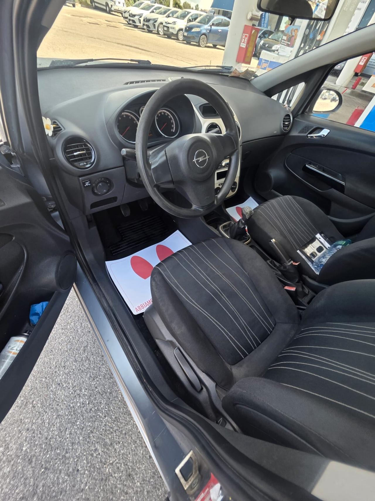 Opel Corsa 1.2 5 porte GPL