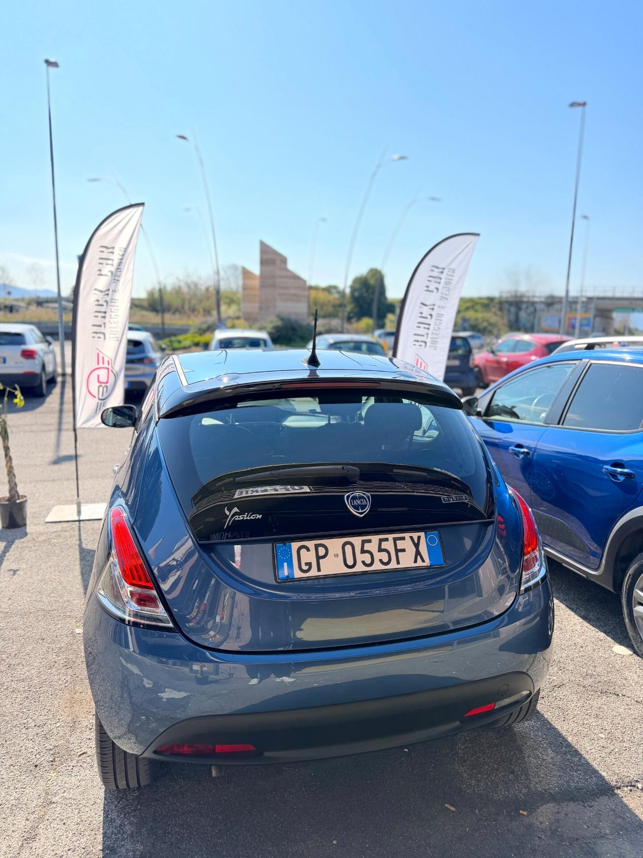 Lancia Ypsilon 1.0 FireFly 5 porte S&S Hybrid Silver