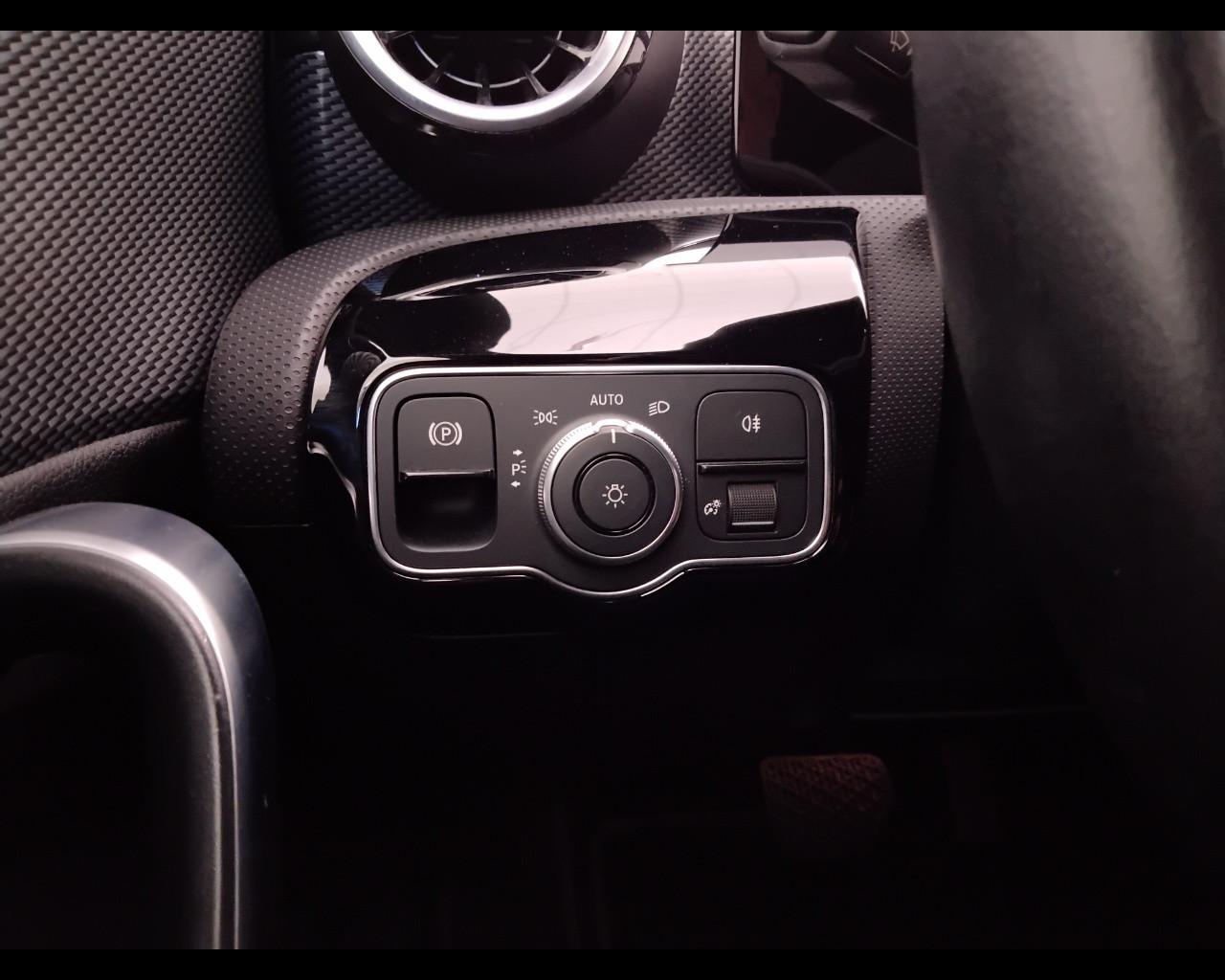 Mercedes-Benz Classe A - W177 2018 - A 180 d Sport auto