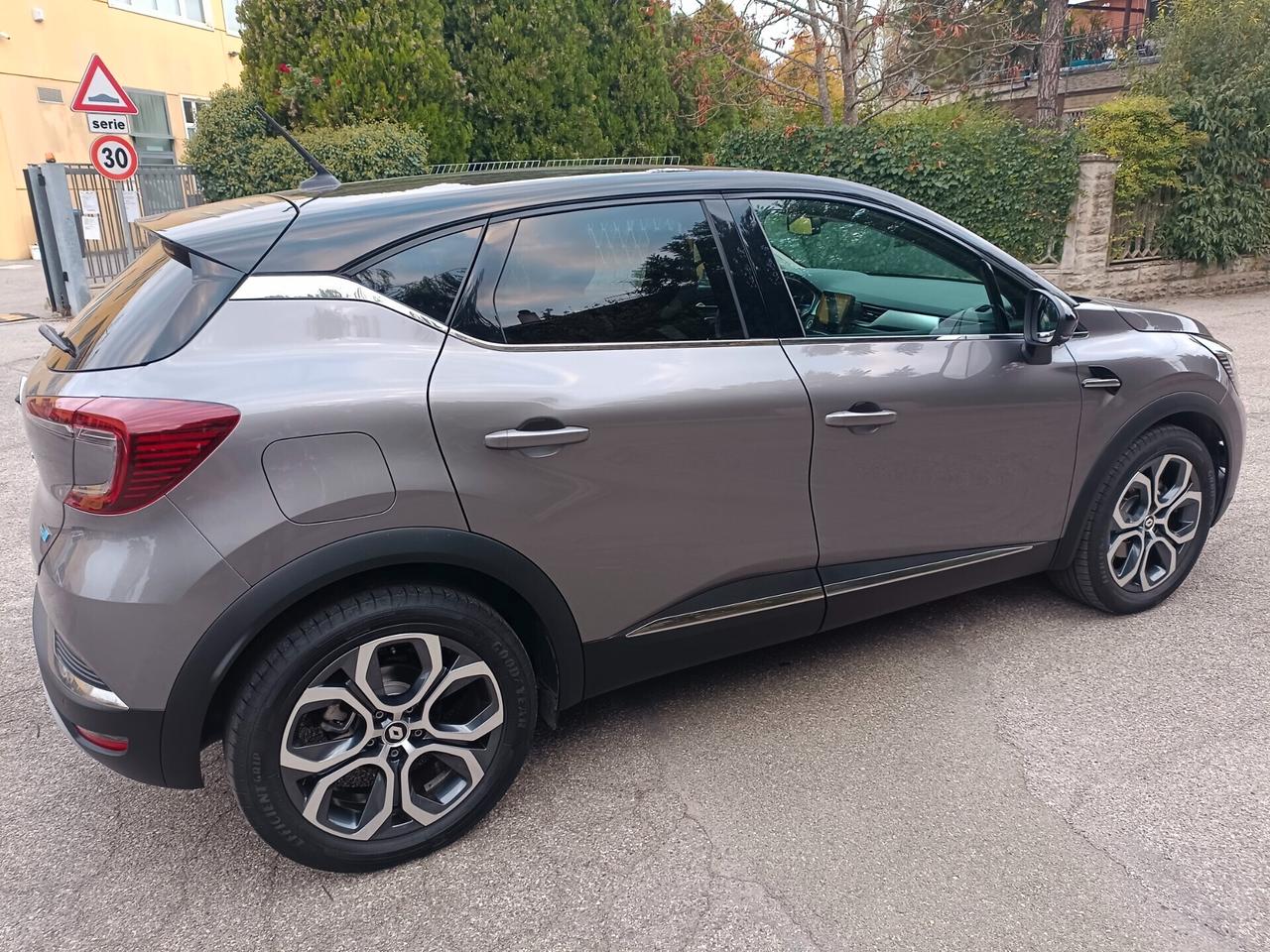 Renault Captur Hybrid 140 CV Techno