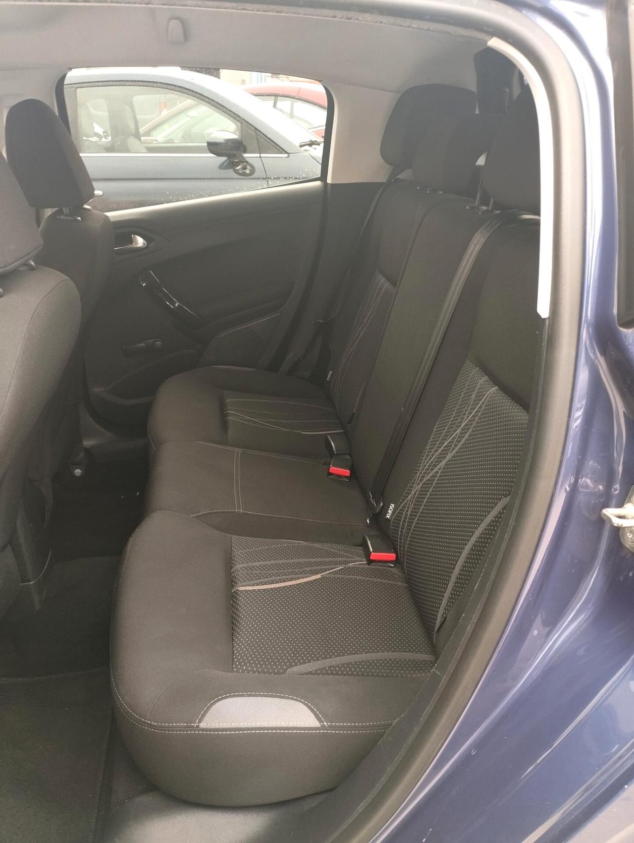 Peugeot 208 1.4 HDi 68 CV. ACTIVE PACK