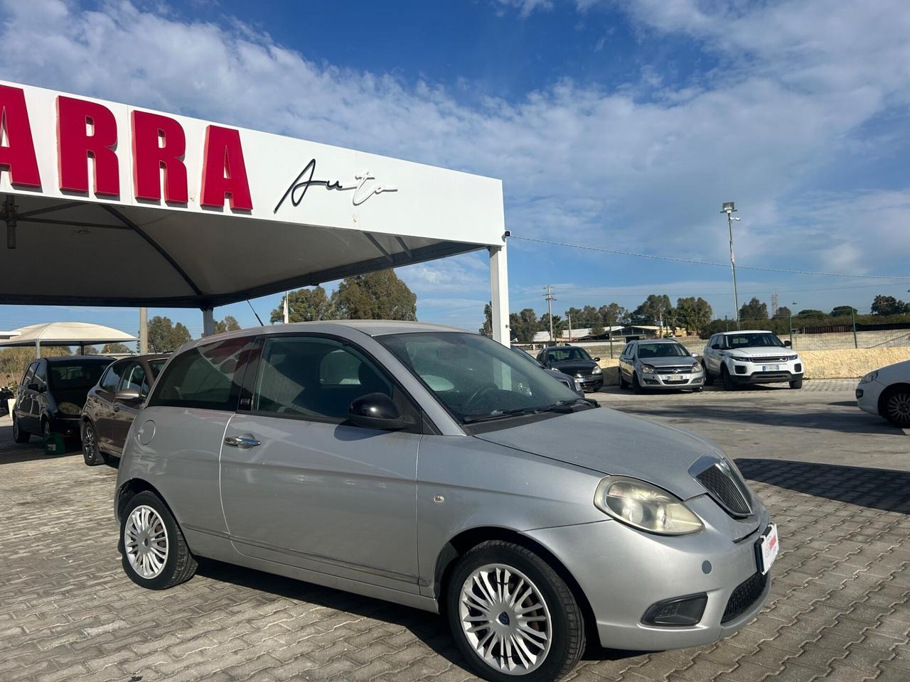 Lancia Ypsilon 1.3 MJT 75 CV Unyca