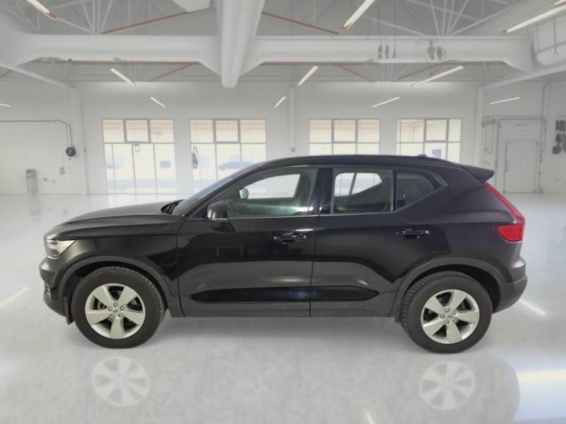 VOLVO XC40 T2 Momentum Core