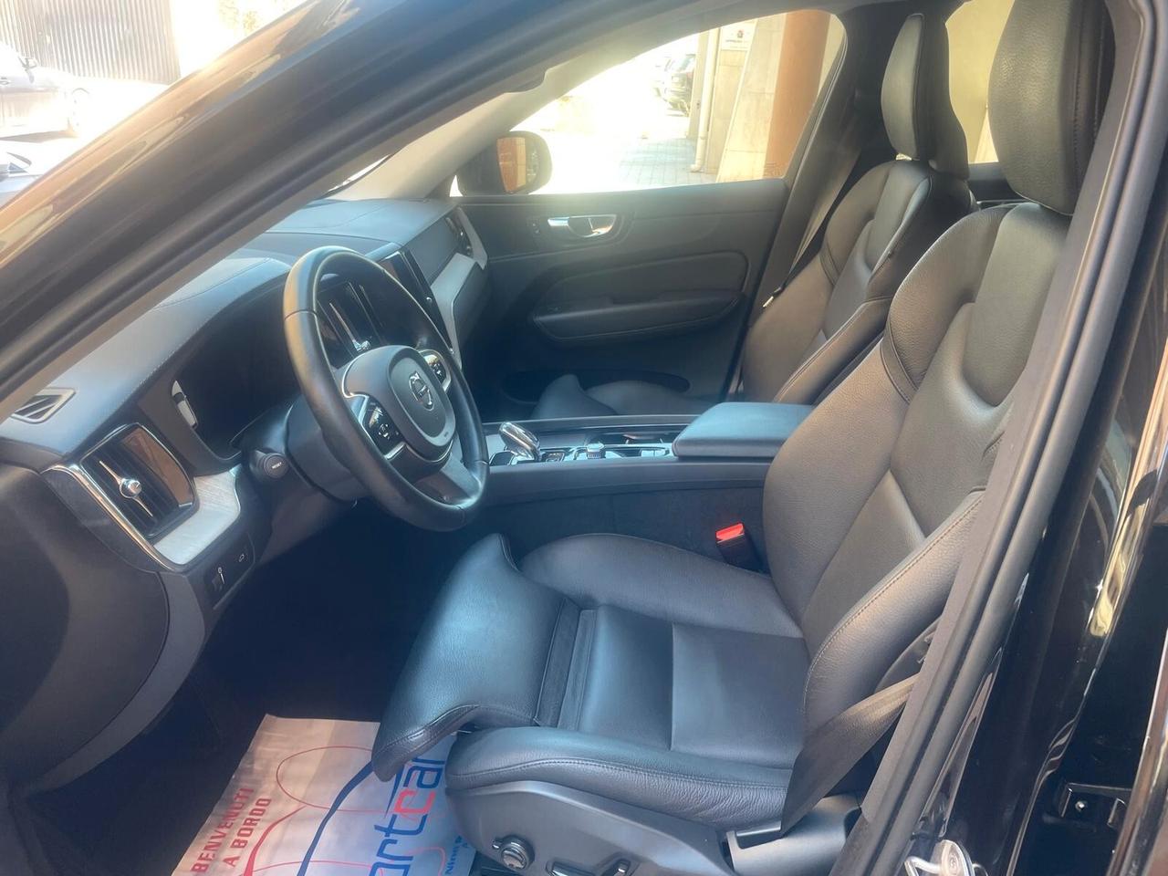 Volvo XC60 B4 (d) 197cv automatico INSCRIPTION PELLE NAVY LED 19