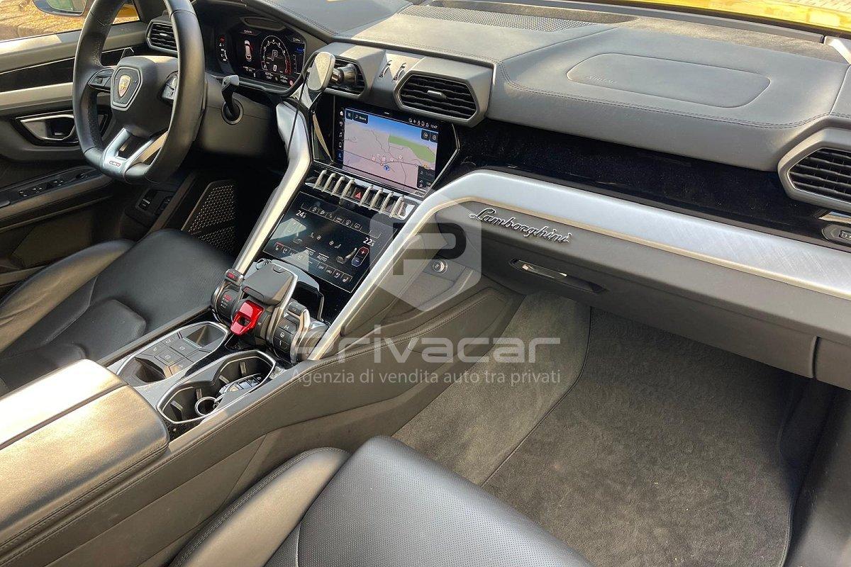 LAMBORGHINI Urus 4.0