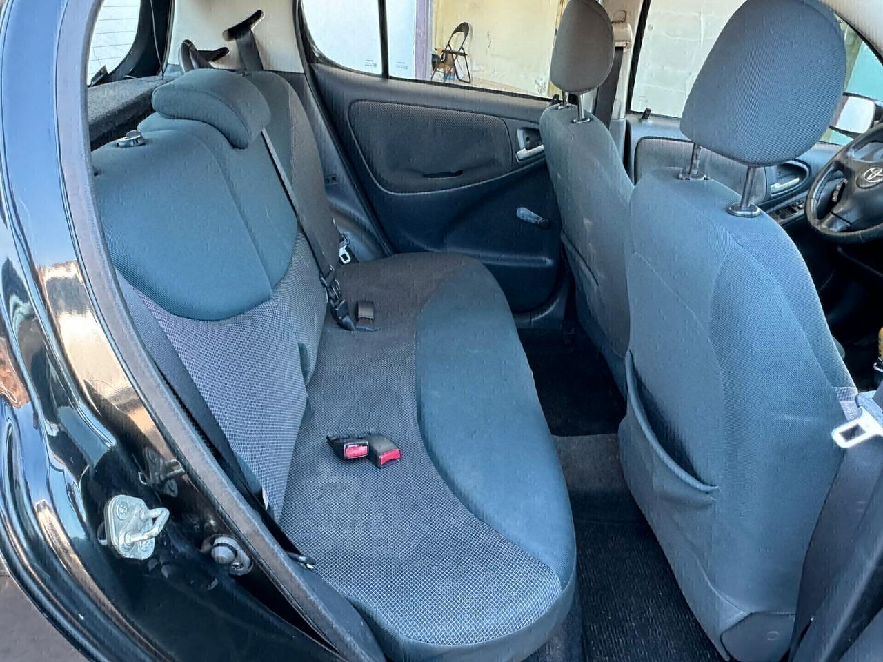 Toyota Yaris 1.3i 16V cat 5 porte Sol