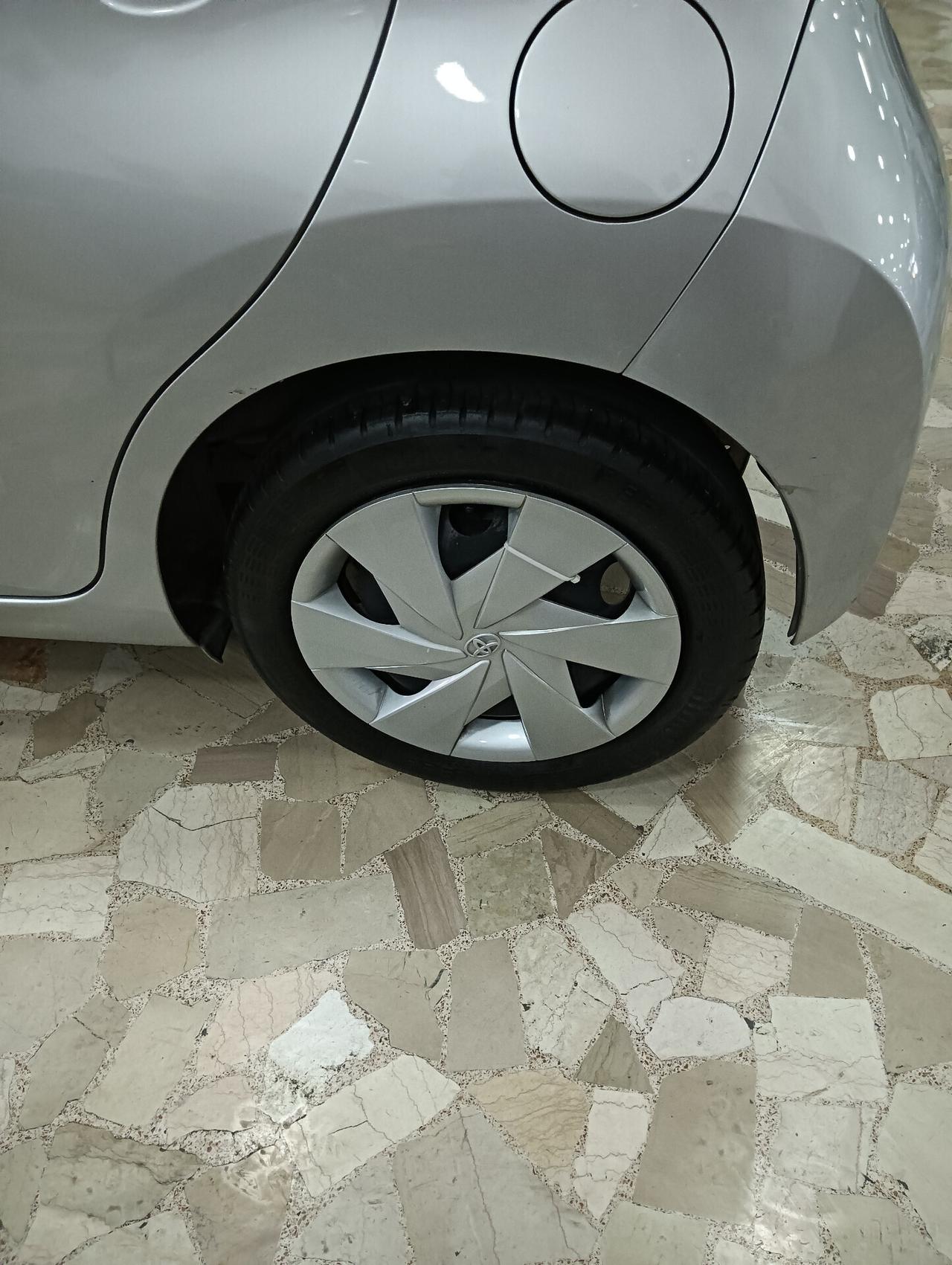 Toyota Aygo 1.0 VVT-i 72 CV 5 porte x-trend MMT