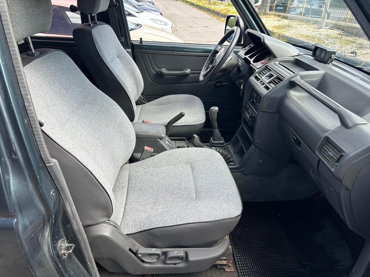 Mitsubishi Pajero 2.5 TDI Canvas-top GL