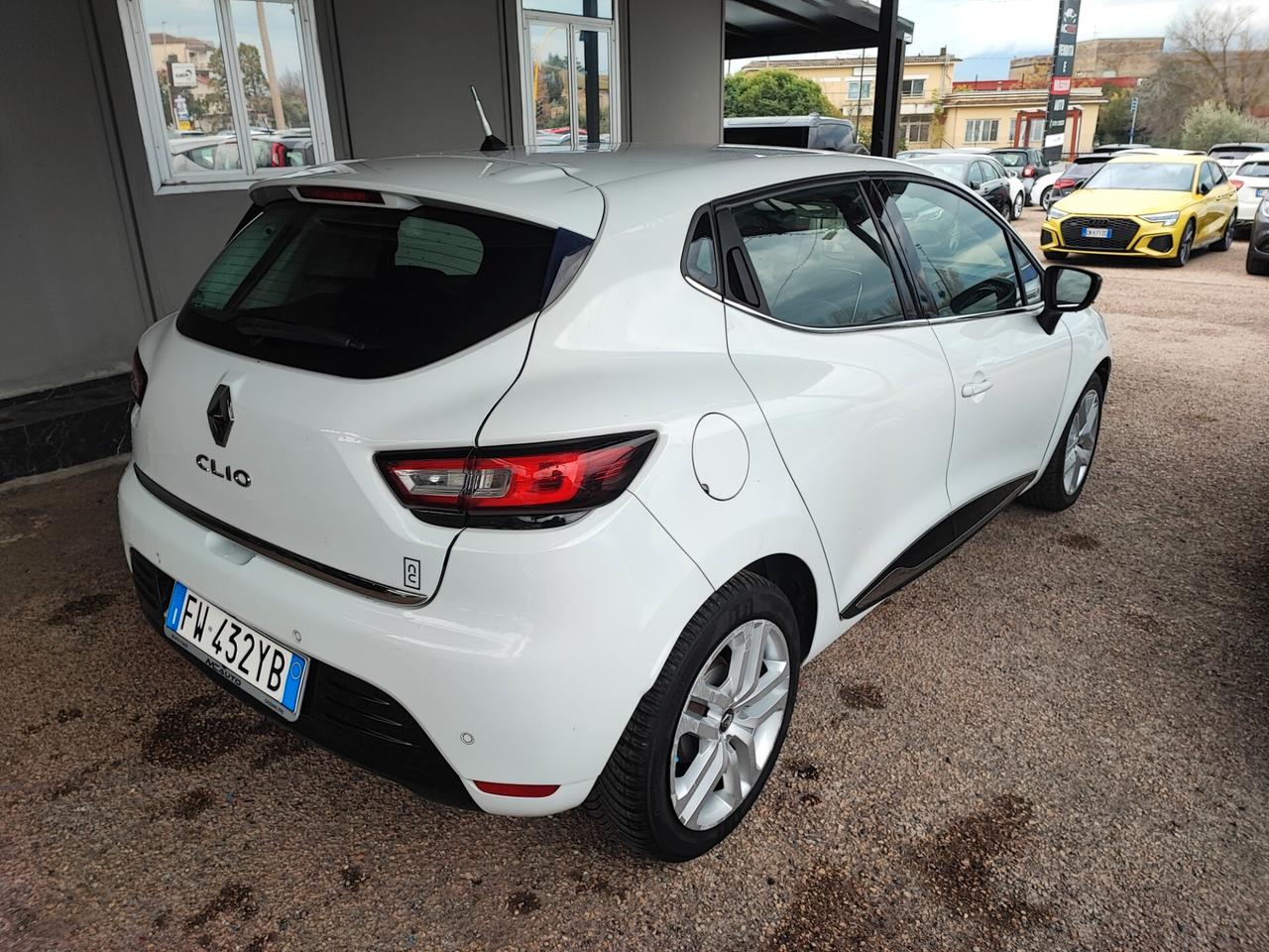 Renault Clio TCe 12V 75 CV 5 porte Moschino Intens