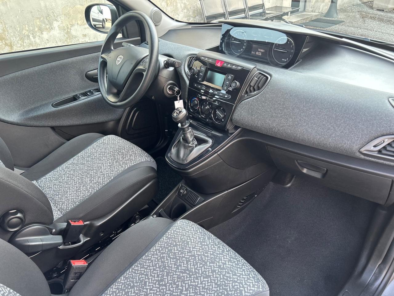 Lancia Ypsilon 1.0 FireFly Hybrid Silver Plus
