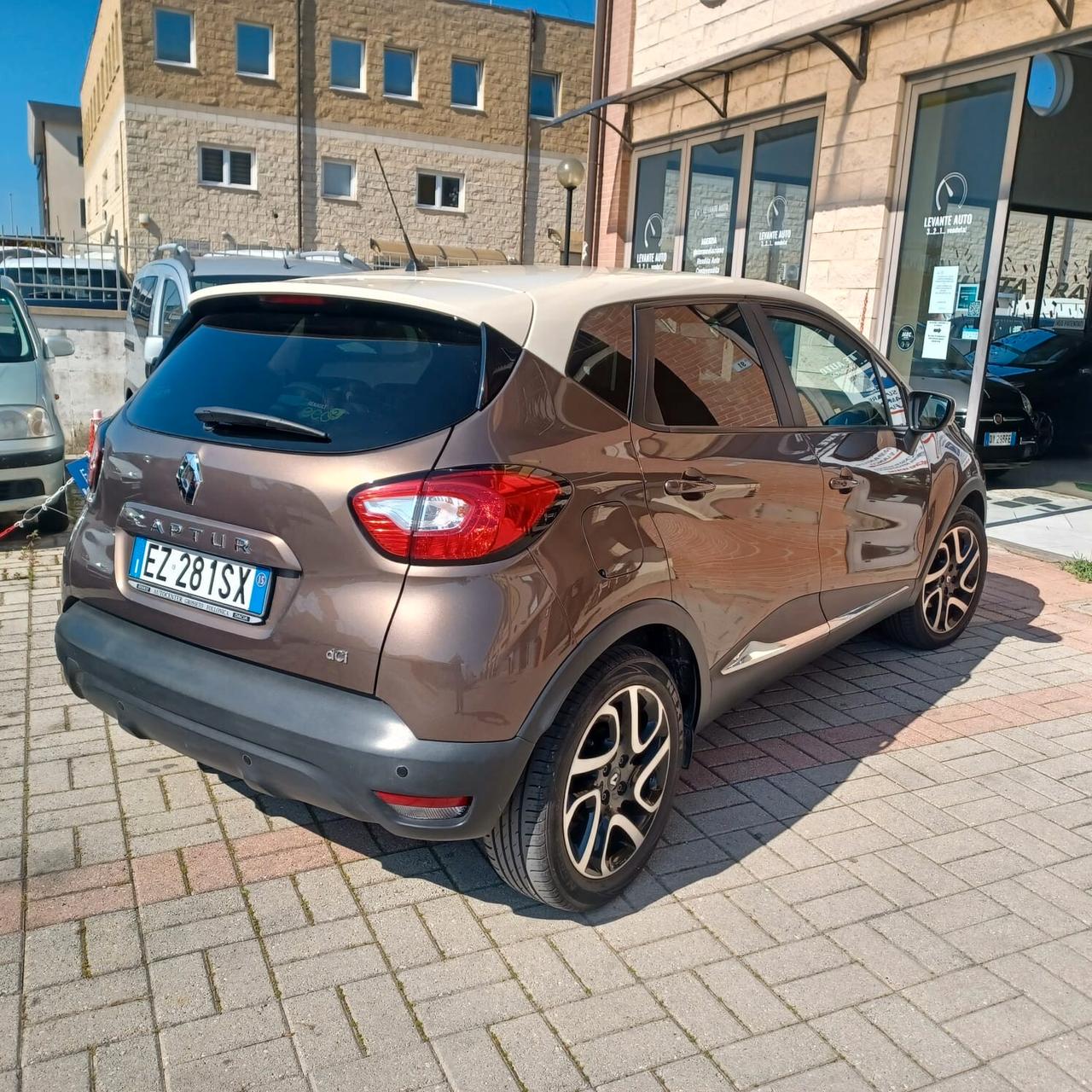 TENUTA IN MODO MANIACALE SEMPRE IN GARAGE CAPTUR 1.5