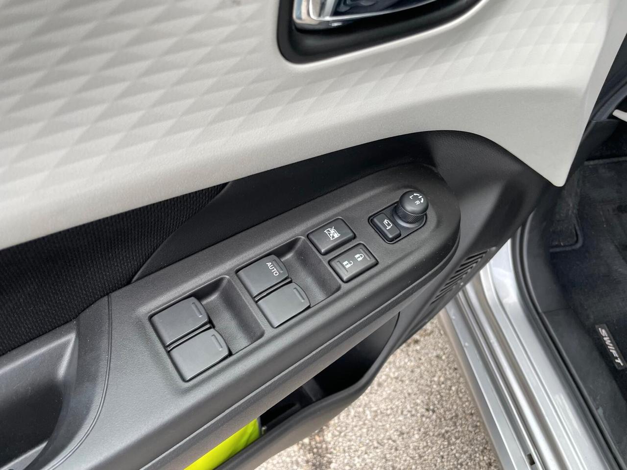 Suzuki Swift 1.2 Hybrid 4WD AllGrip Top