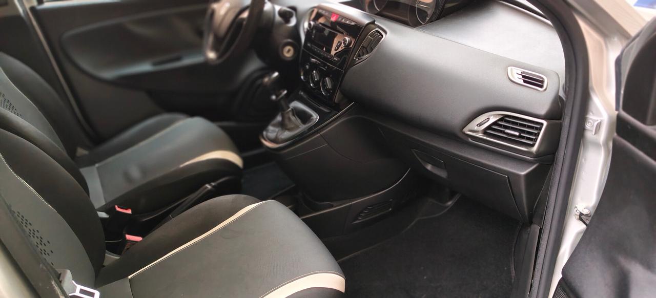 Lancia Ypsilon 0.9 TwinAir 85 CV 5p NP Gold