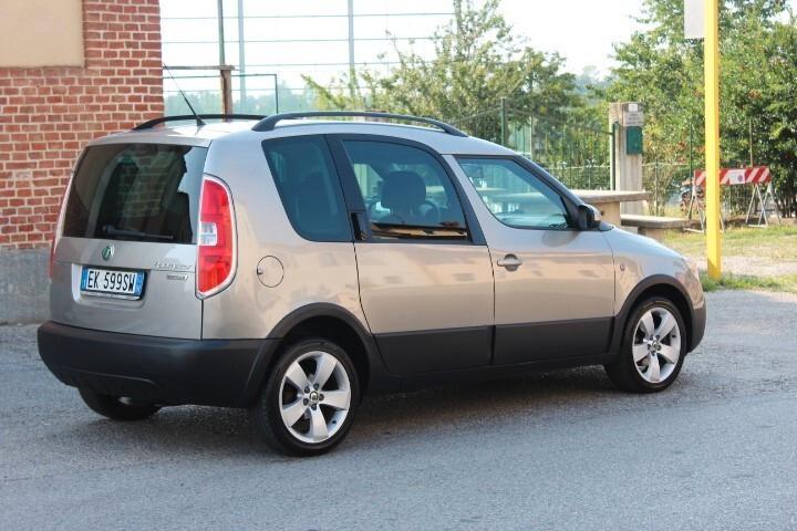 Skoda Roomster 1.2 TSI 86CV Scout CROSSOVER ASSETTO RIALZATO CLIMA AUTOMATICO SENSORI PARK