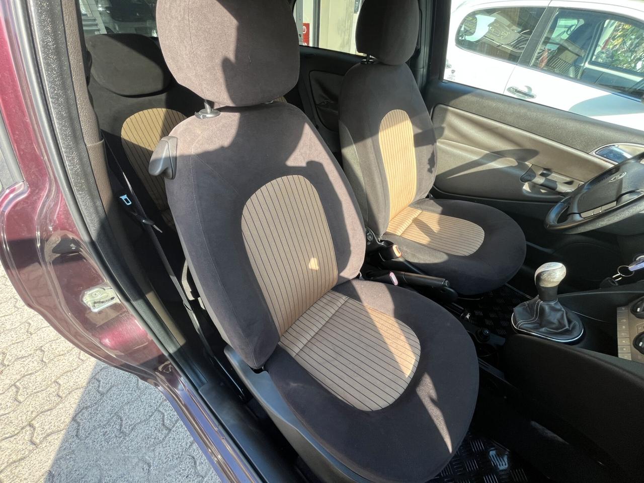 Lancia Ypsilon 1.3 MJT 75 CV Oro