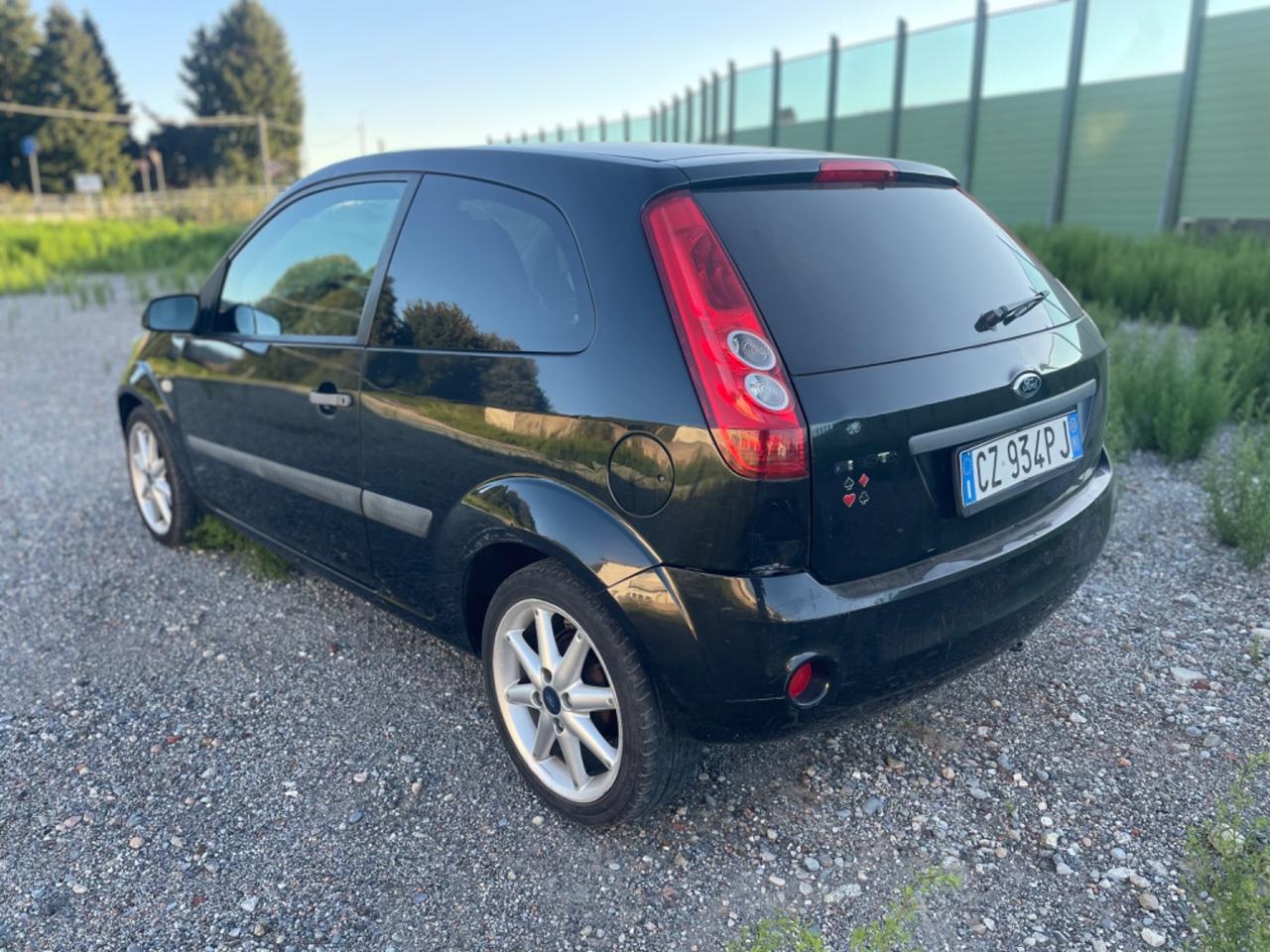 Ford Fiesta 1.4 16V 3p. Ghia