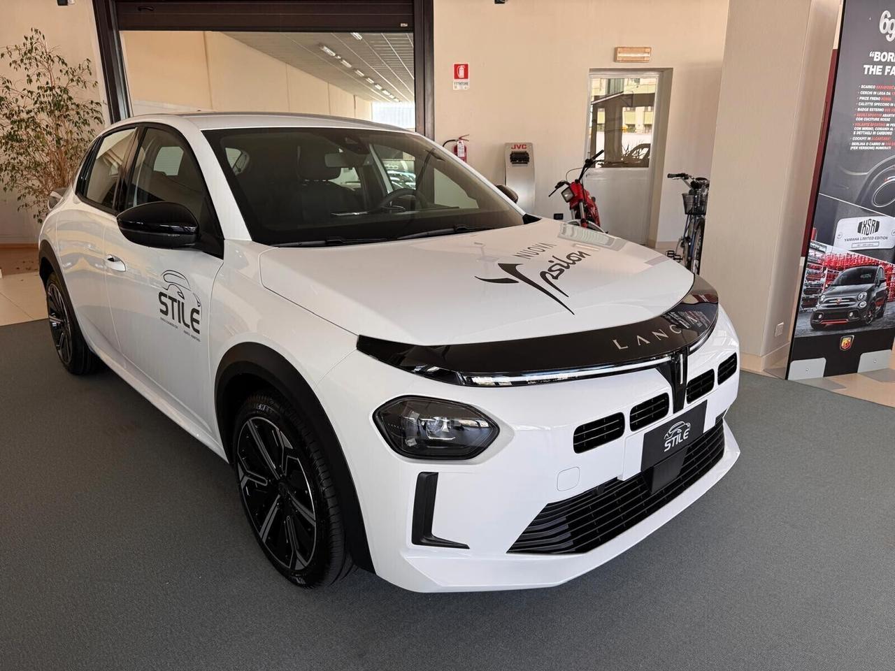 NEW LANCIA YPSILON - Hybrid e-DCT