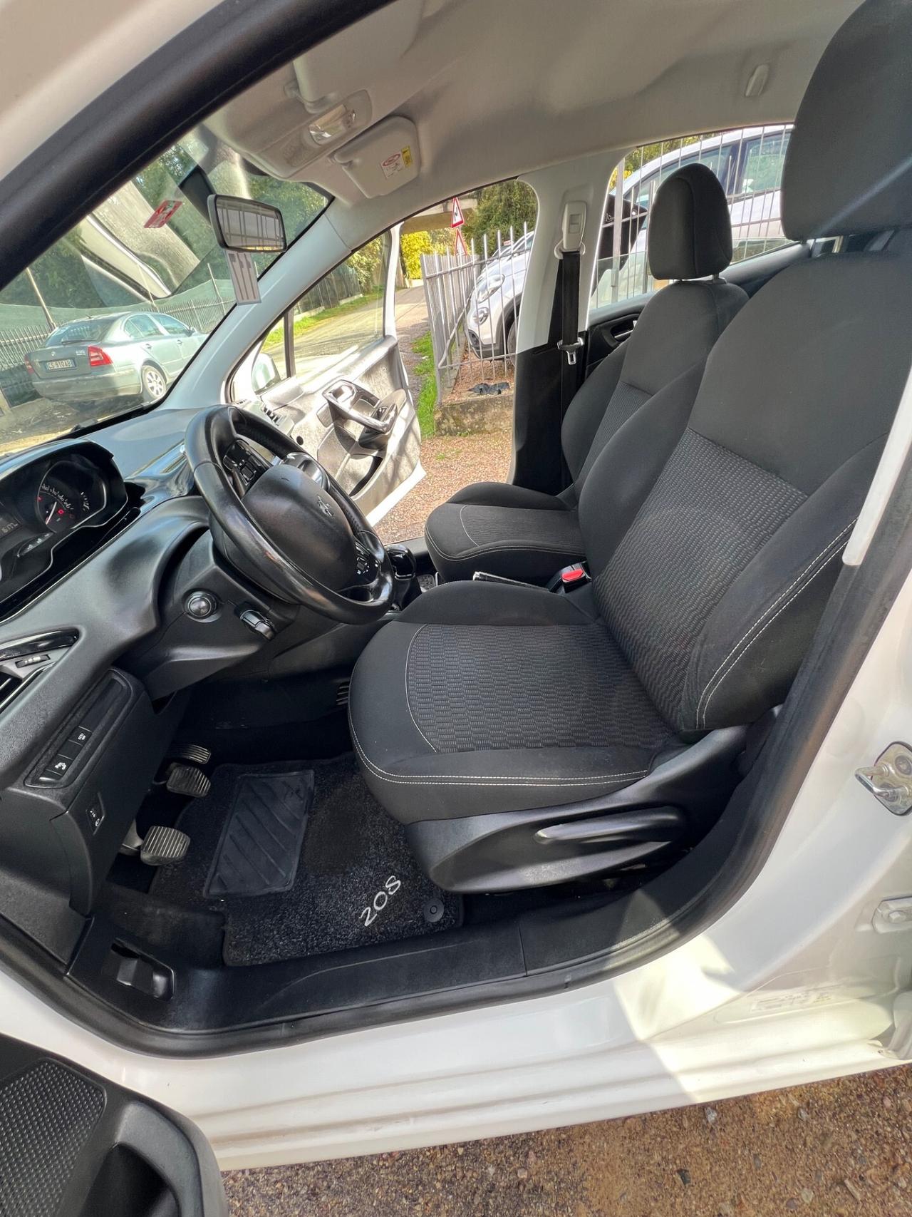 Peugeot 208 PureTech 82 5 porte Allure