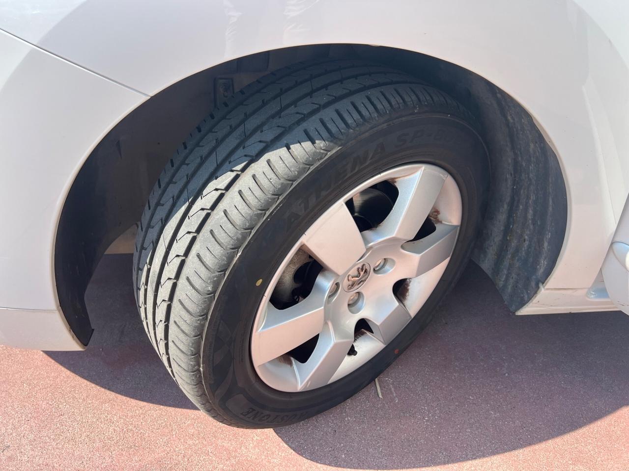 Peugeot 5008 1.6 e-HDi 112CV Stop&Start cambio robotizzato Active