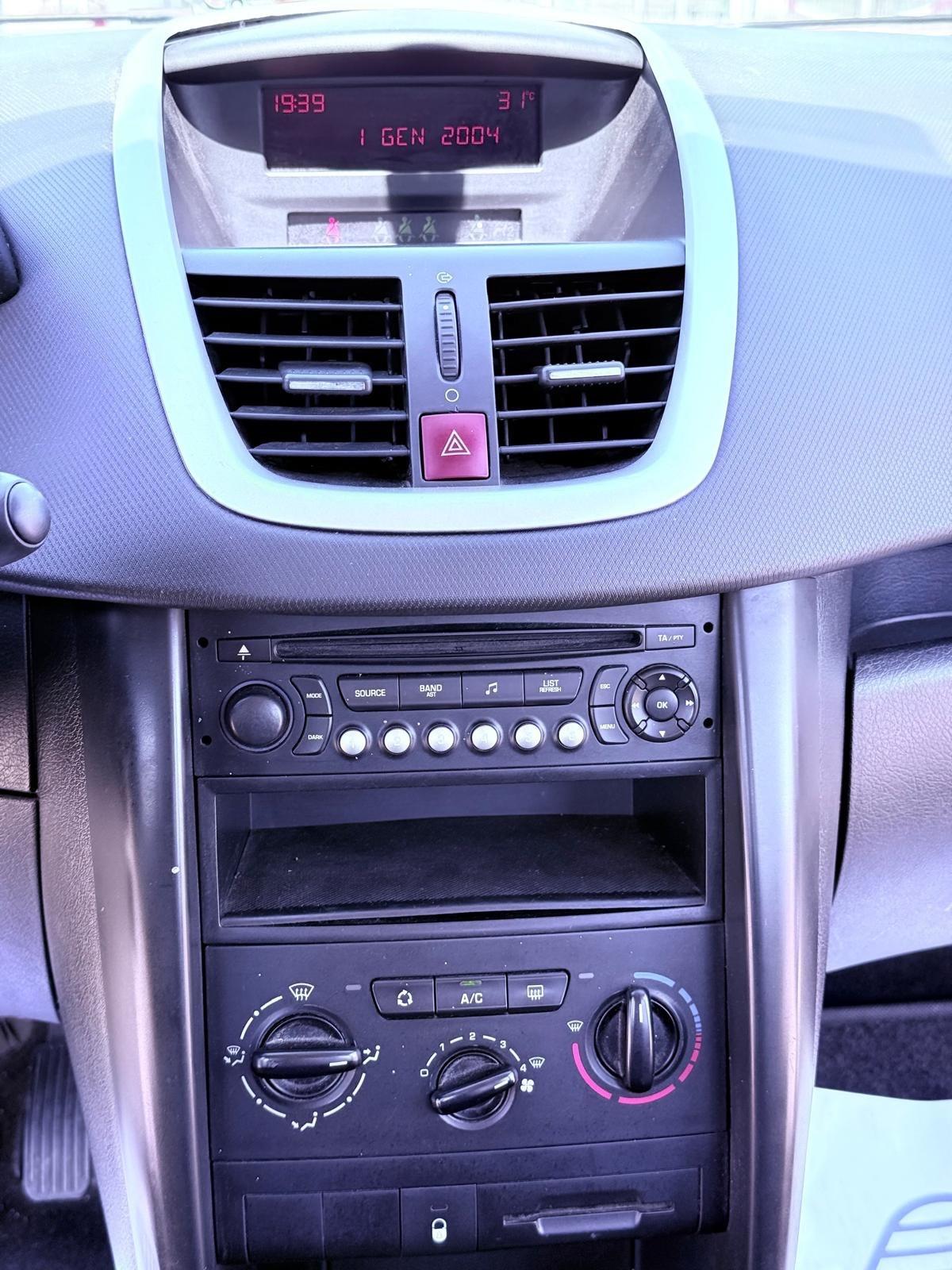 Peugeot 207 1.4 HDi 70CV 5p. Ok neopatentati