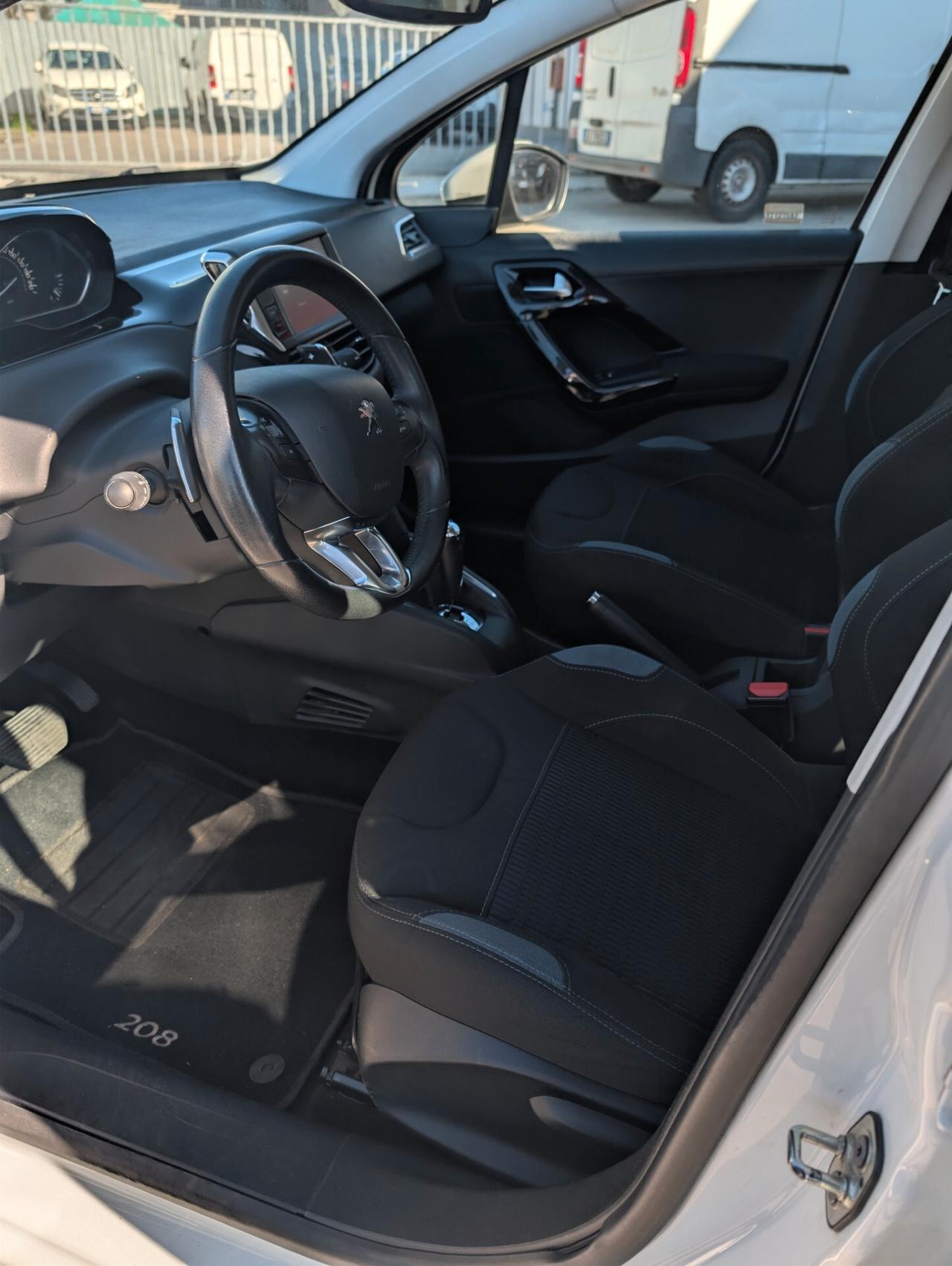 Peugeot 208 PureTech 82 5 porte Allure