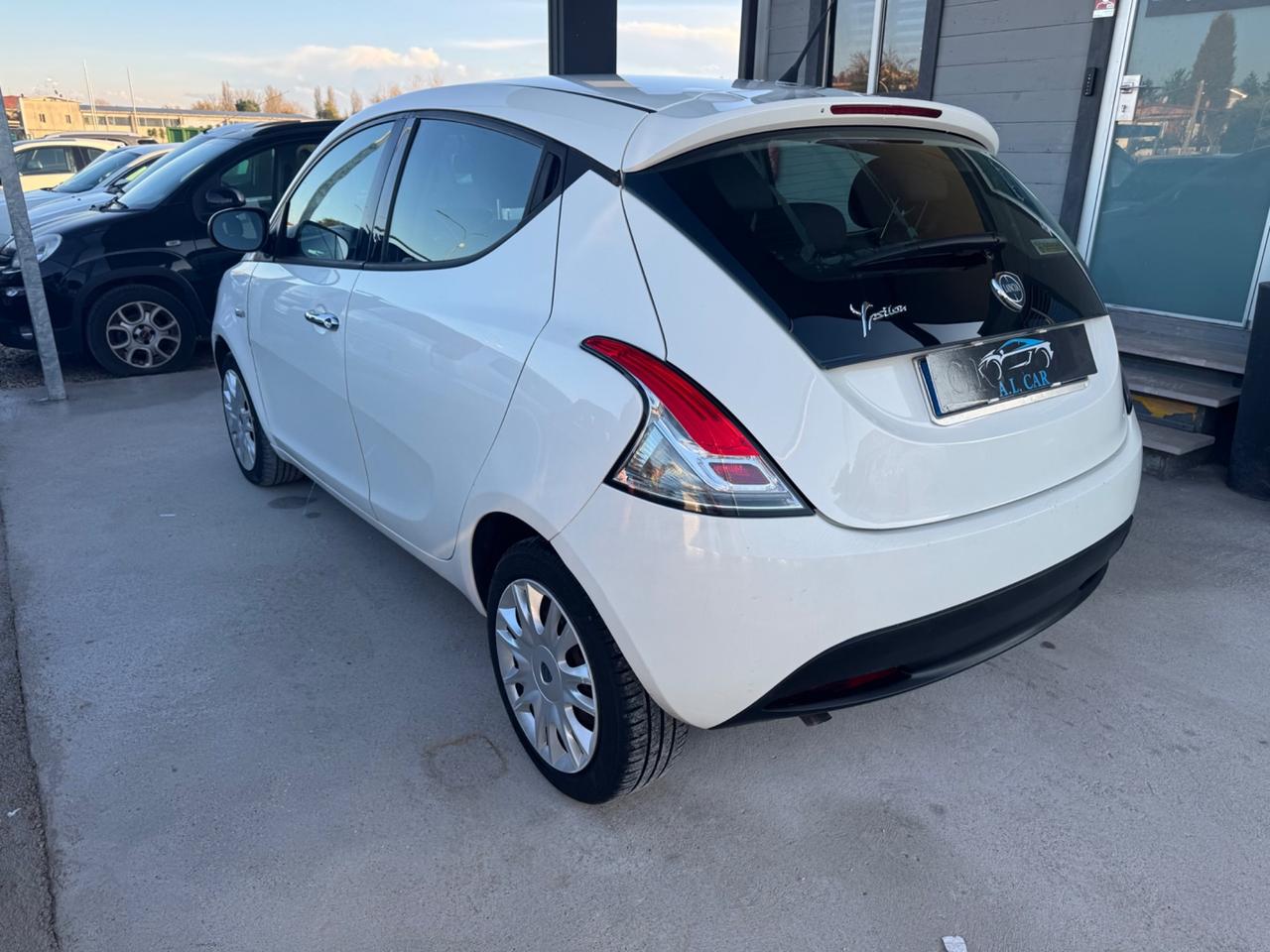 Lancia Ypsilon 1.3 MJT 16V 95 CV 5 porte S&S Silver