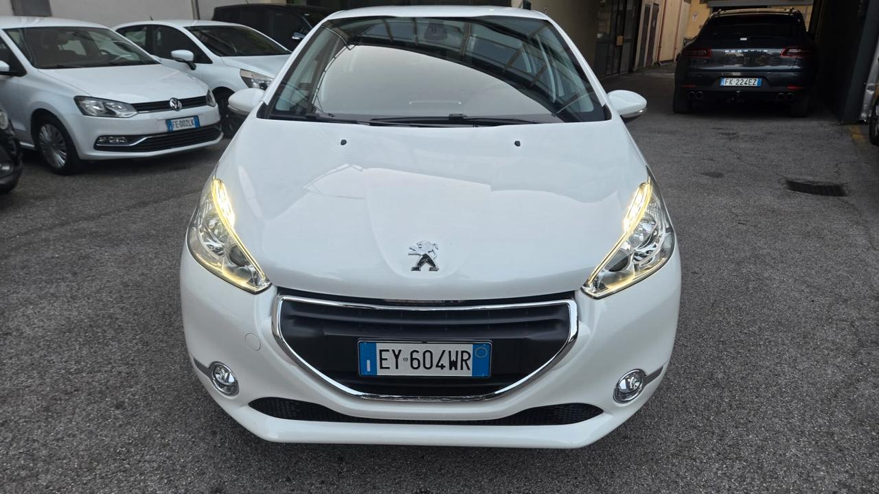 Peugeot 208 PureTech 82 5 porte Allure Neopatentati