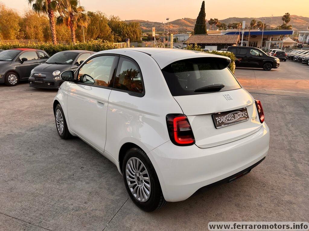 Fiat 500e Berlina 42 kWh a soli 175 euro al mese senza anticipo