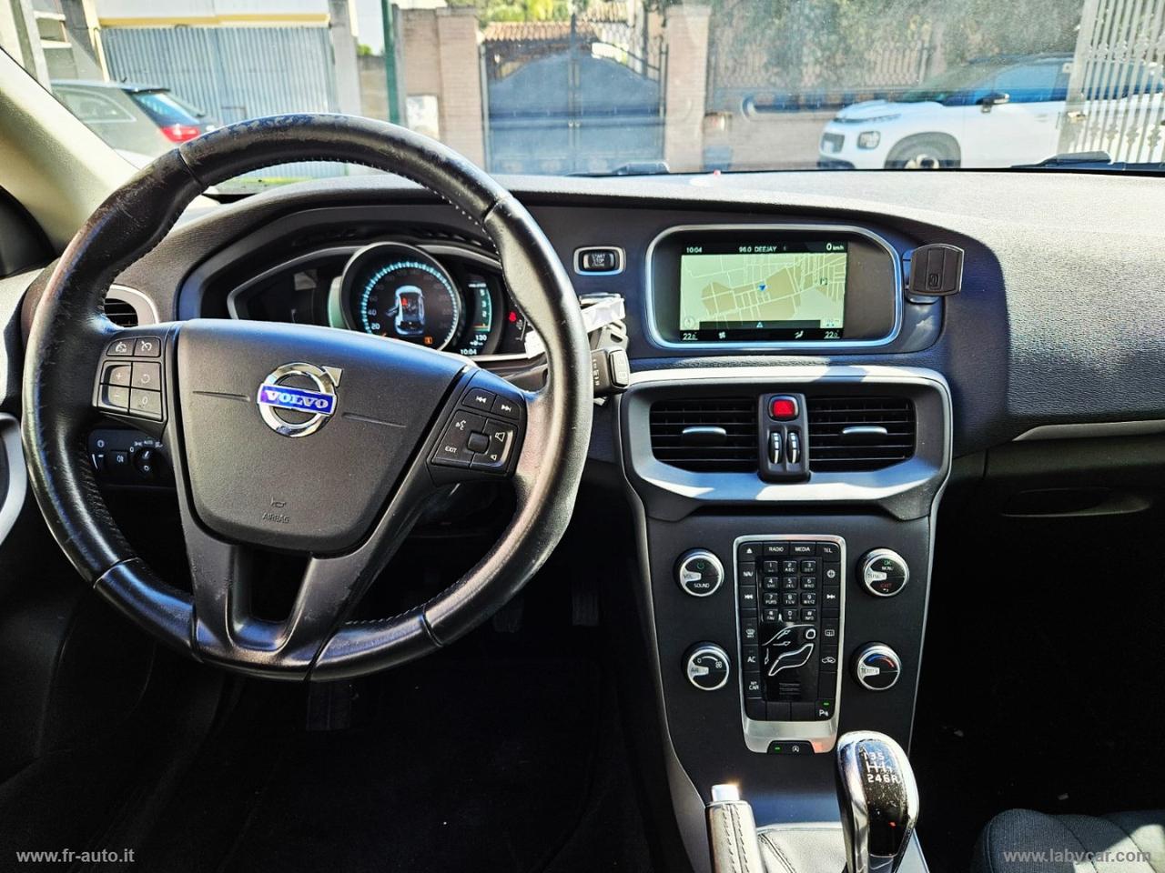 VOLVO V40 D2 R-design Momentum