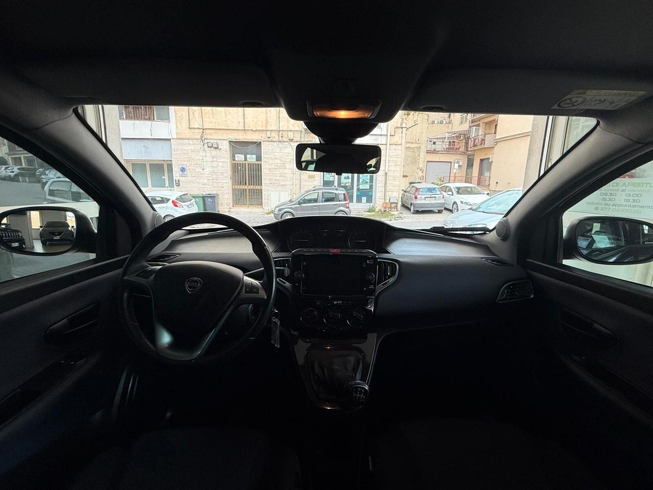 Lancia Ypsilon 1.0 FireFly 5 porte S&S Hybrid Silver Plus