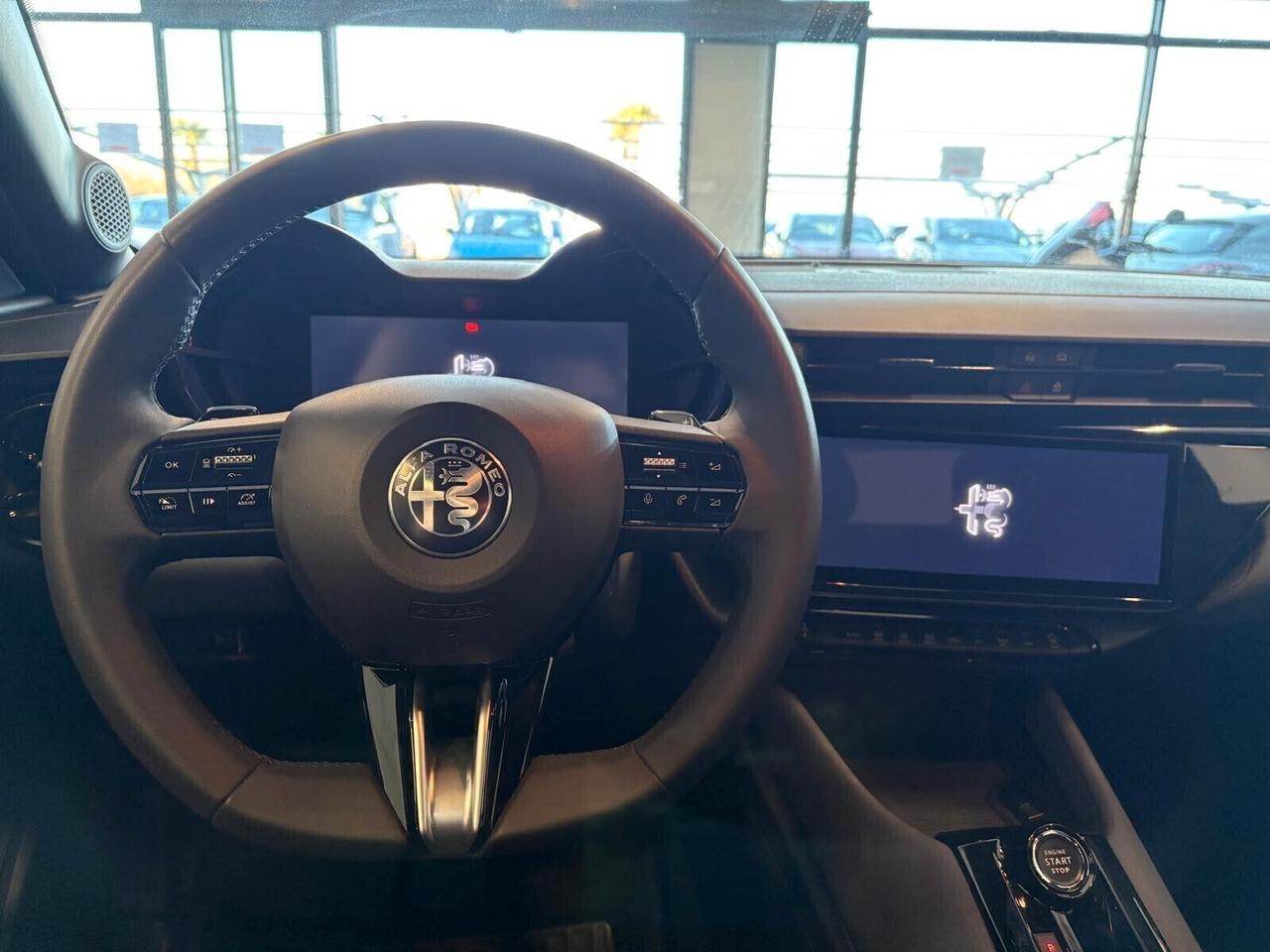 Alfa Romeo Junior Hybrid 145 eDCT6 SPOTICAR