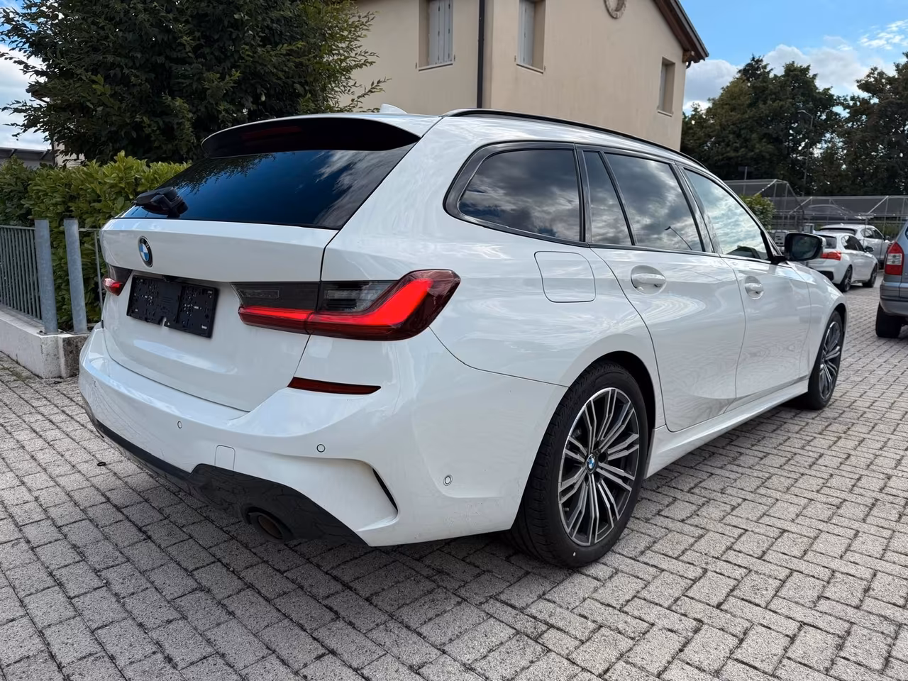 Bmw 330i Touring Msport + Book service BMW
