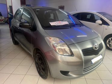 Toyota Yaris 1.0 5 porte Luxury pack