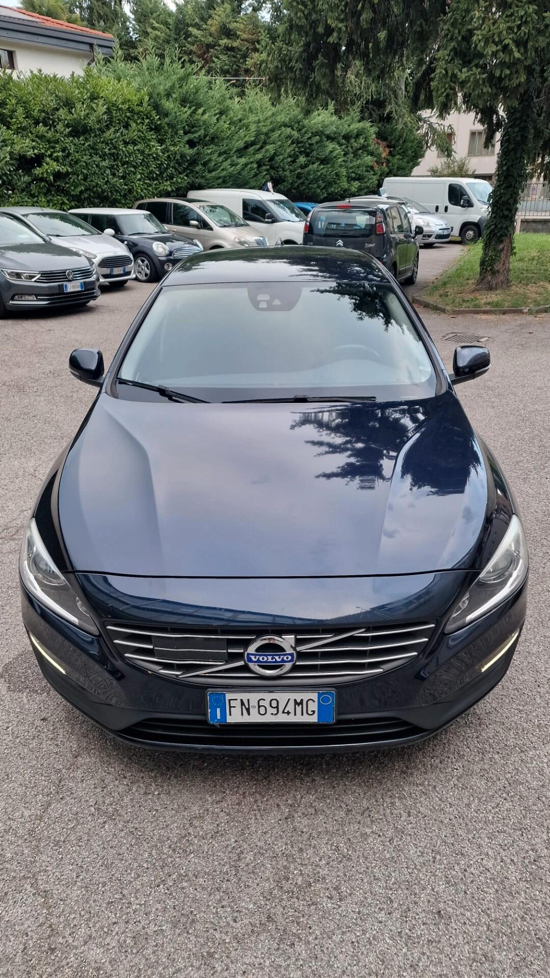 Volvo V60 D2 Geartronic Edition x Neopatentati