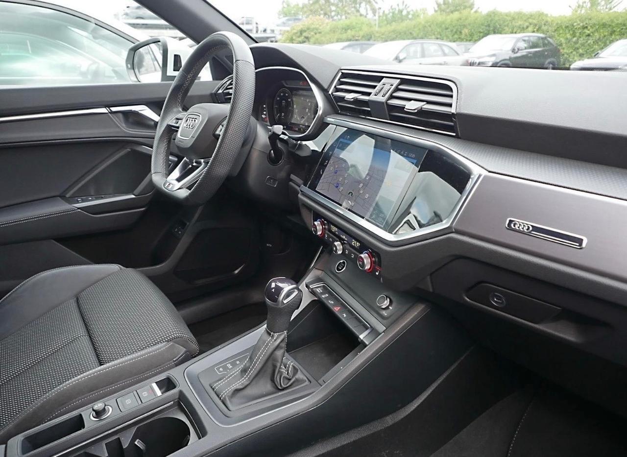 Audi Q3 45 TFSI S tronic S LINE interno esterno