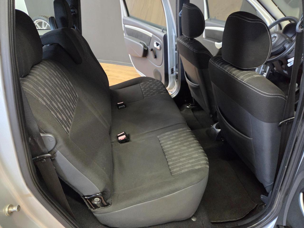 Dacia Logan MCV 1.6 Embleme (blackline) Gpl .ti