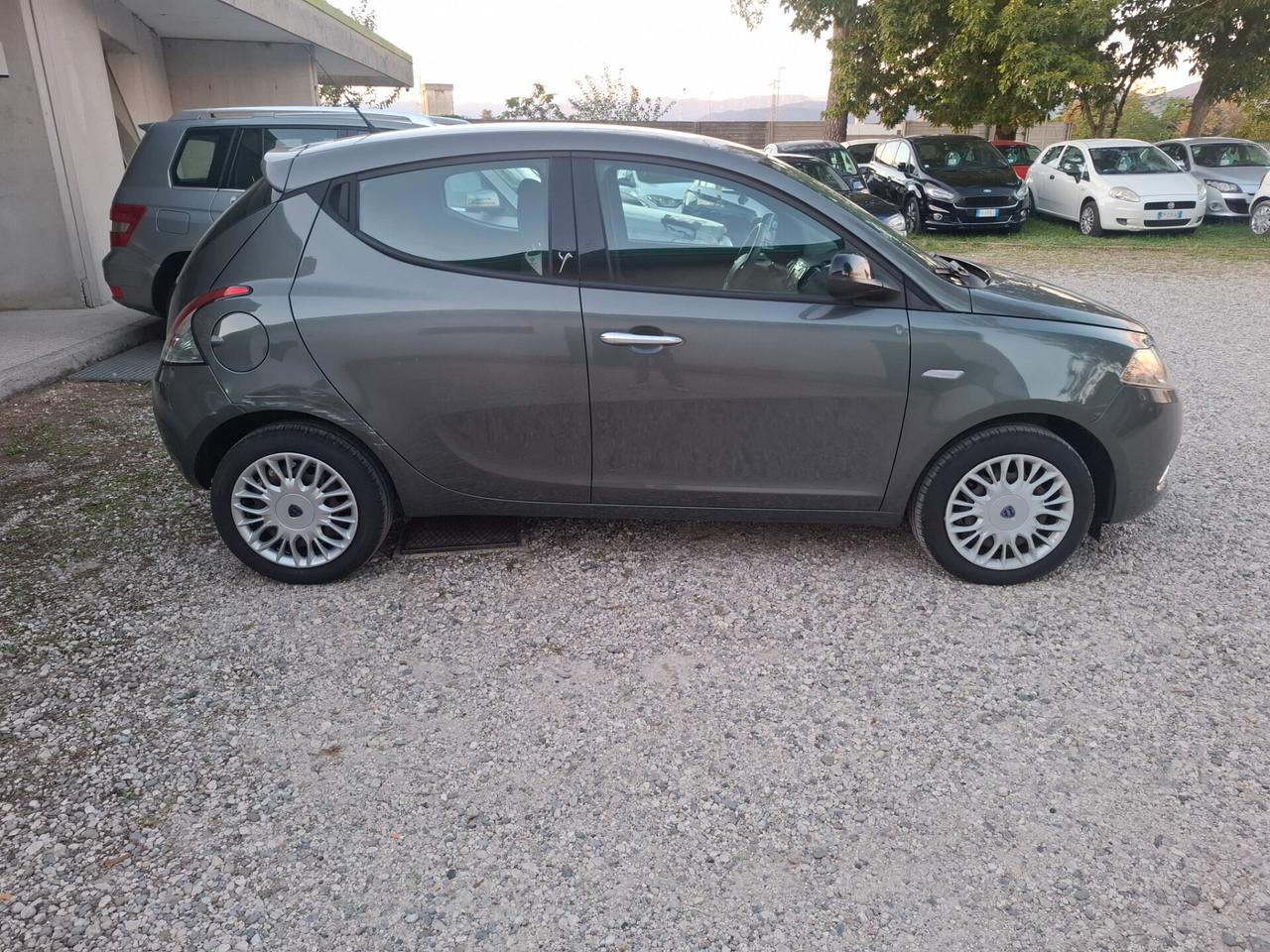 Lancia Ypsilon 1.2 69 CV 5 porte Silver