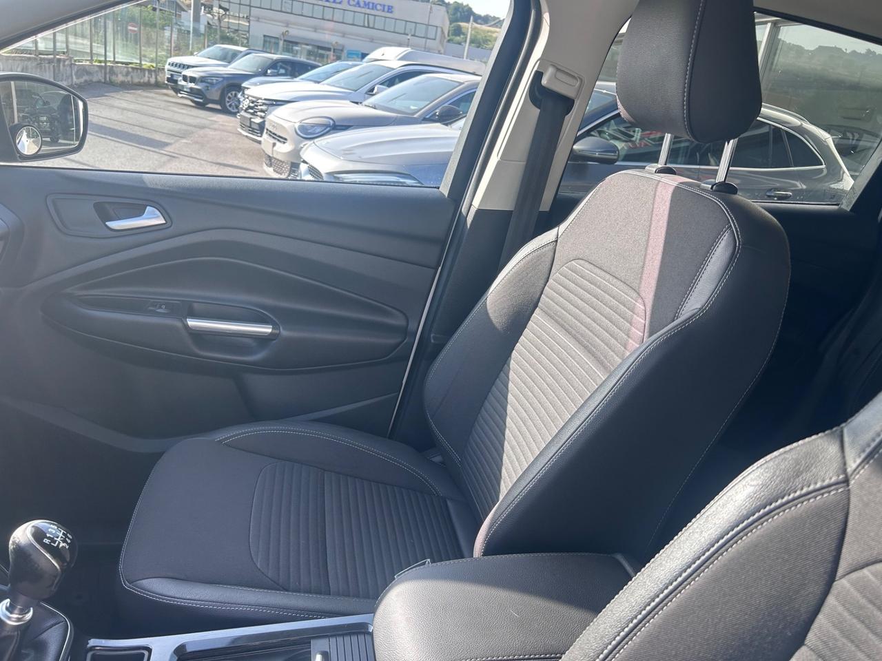 Ford Kuga 1.5 TDCI 120 CV S&S 2WD Powershift Titanium