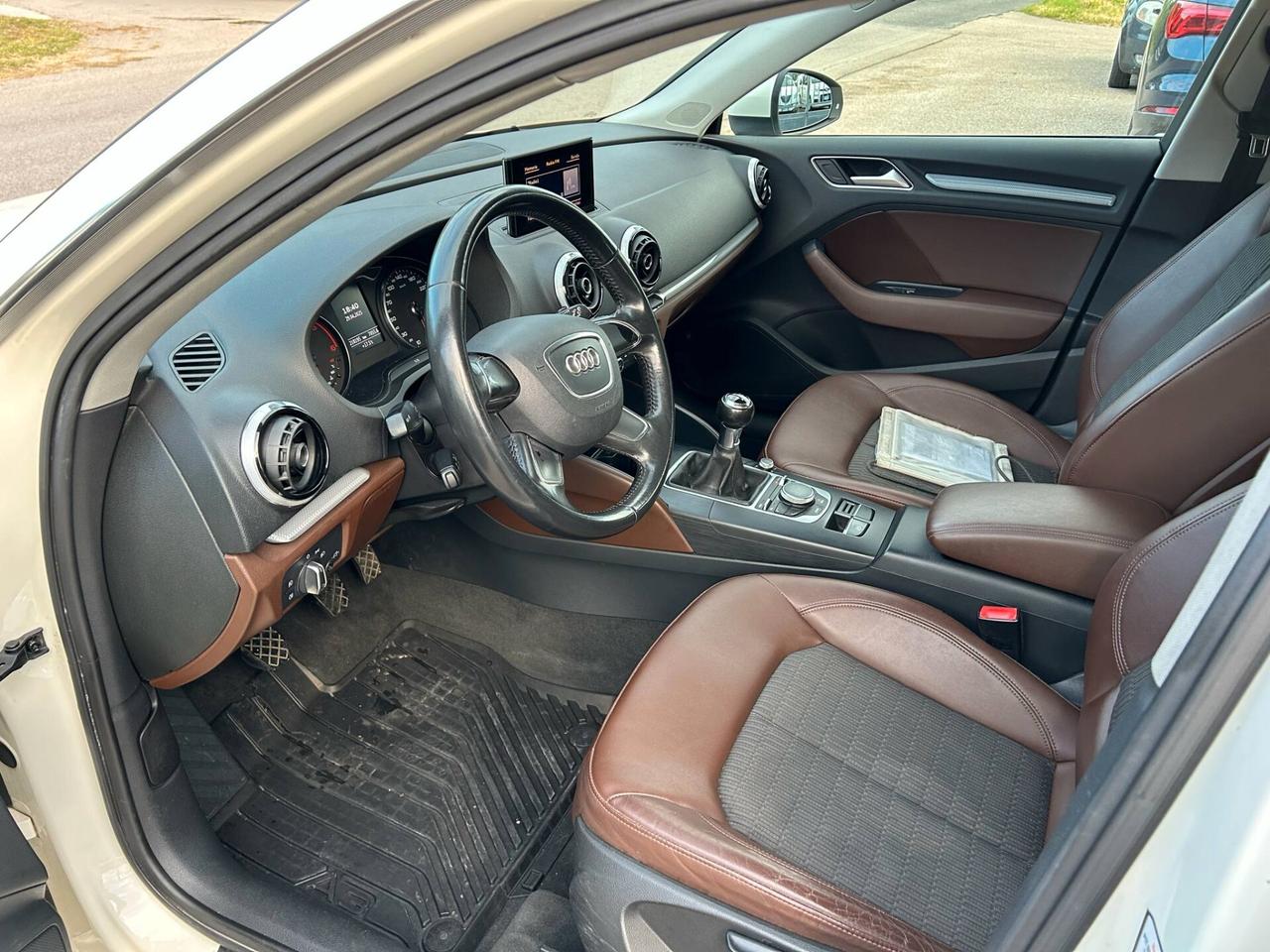 Audi A3 SPB 1.6 TDI 105 CV Ambition PELLE XENO NAVI
