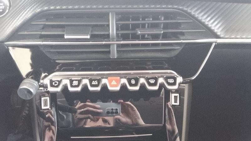 Peugeot e-2008 e 100kW Allure Pack