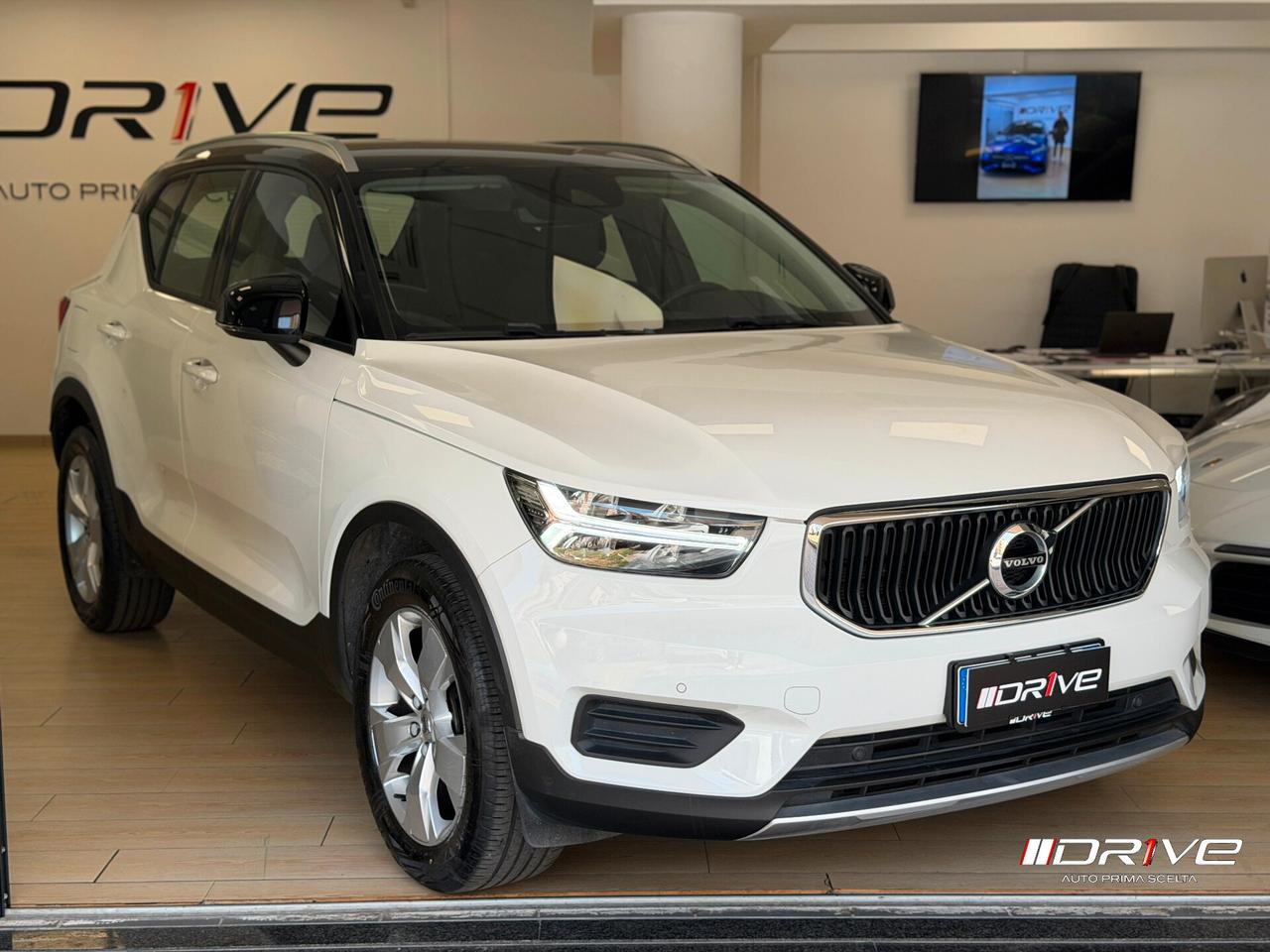 VOLVO XC40 (2017-->) XC40 T2 Momentum