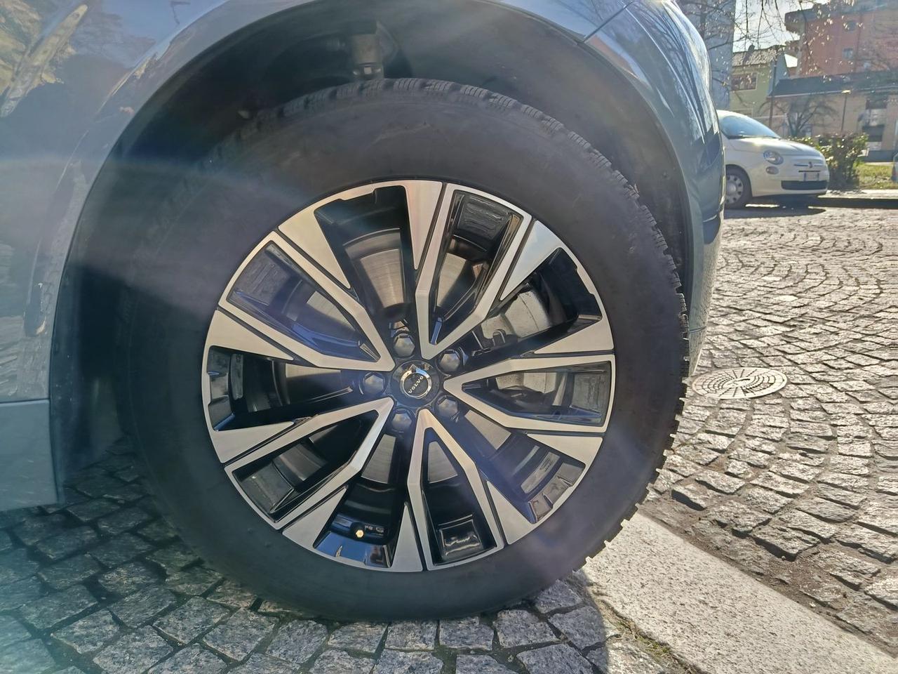 Volvo XC 60 Plus Dark 2.0 B4 MHEV #9159