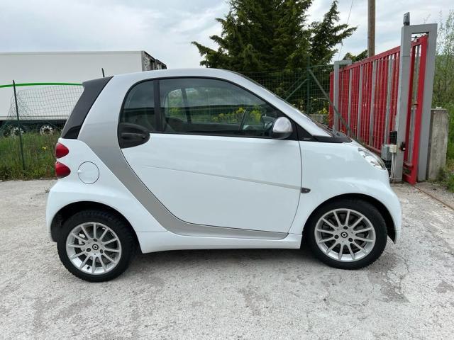 SMART - Fortwo - 52 kW MHD coupé White Tailor Made