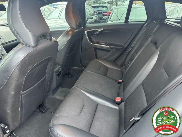 VOLVO V60 Cross Country D3 Geartronic Momentum